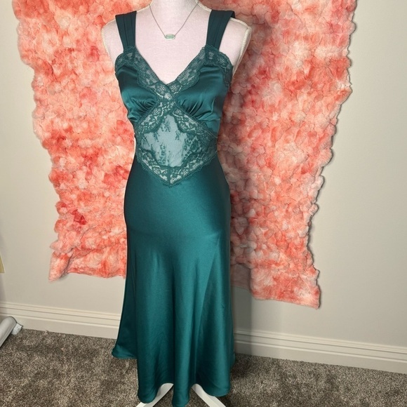 Miss Circle New York Teal Green Slip Gown 🧜🏼‍♀️💚 - Picture 3 of 11